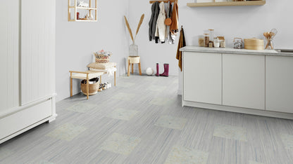 Urban Silver 5248 and Seashell 3428